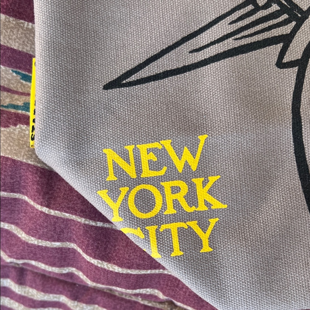 Starbucks: NYC Gray Tote Bag with Statue of Liberty Design - Picture 2 of 3